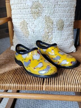 Sloggers Yellow Chicken Print Garden Clogs, size 8